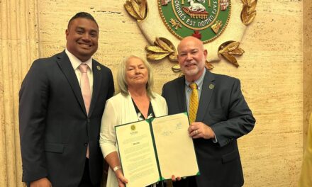 Representante reconoce a madre con trasplante de médula ósea y vida repleta de retos en medio de sesión especial de la Cámara de Representantes de Puerto Rico