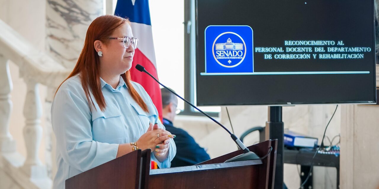 Senadora Karen Román reconoce a maestras y maestros del Departamento de Corrección en la Semana Educativa